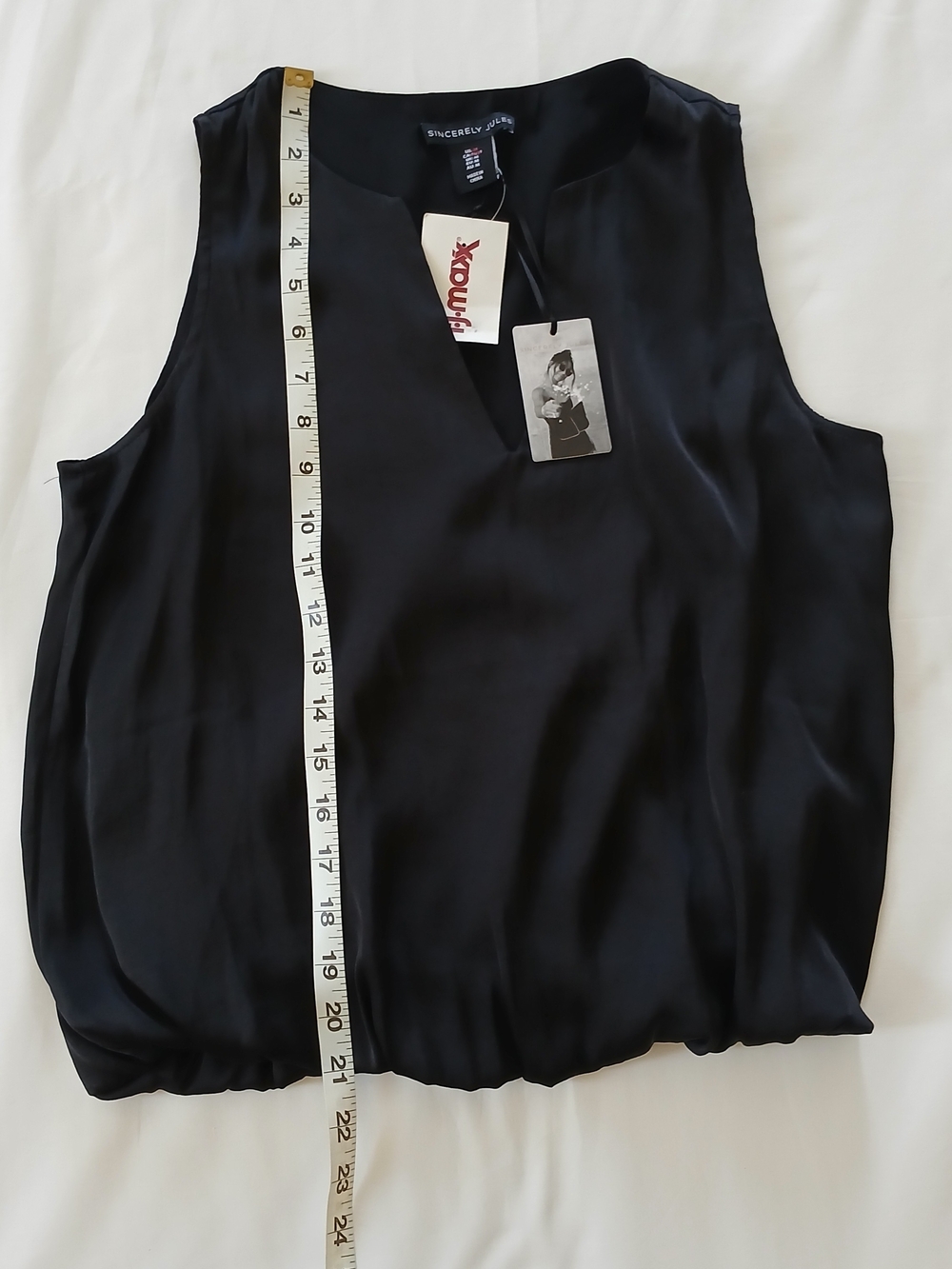 Sincerly Jules Women's Black V-Neck Sleeveless Camisole - Picture 7 of 8